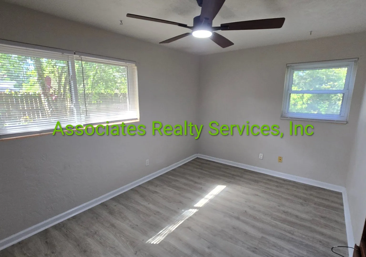Beautiful 3 Br/1 Ba in Carol Estates — Photo 2