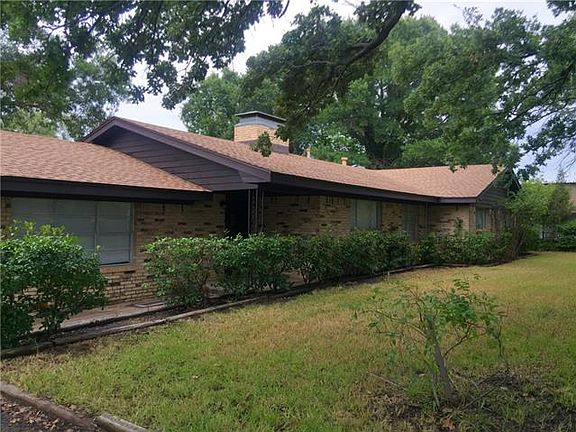 4th image of 402 NW 33rd St