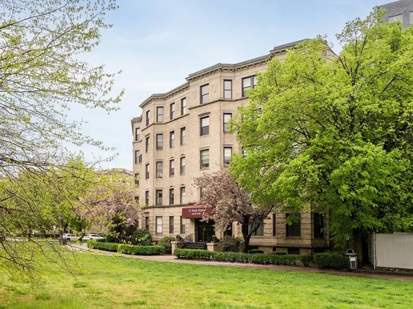 11 Park Dr APT 3, Boston, MA 02215