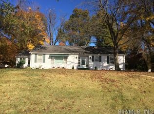 1911 Lake Shore Dr, Highland, IL