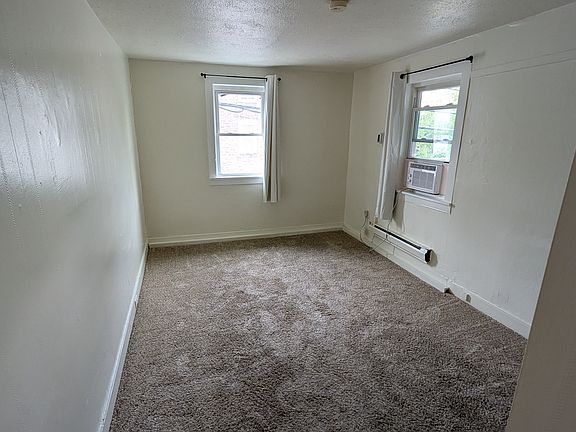 3rd image of 395 Red Mill Rd APT A