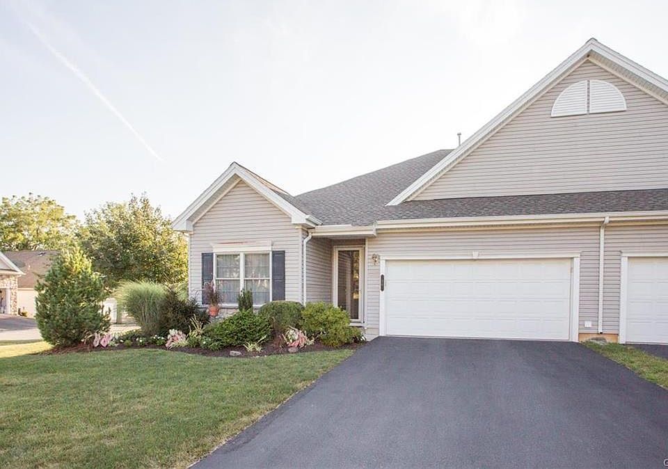 1st image of 20 Somerset Ln