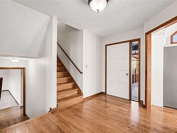 5th image of 2711 Old Coach Rd