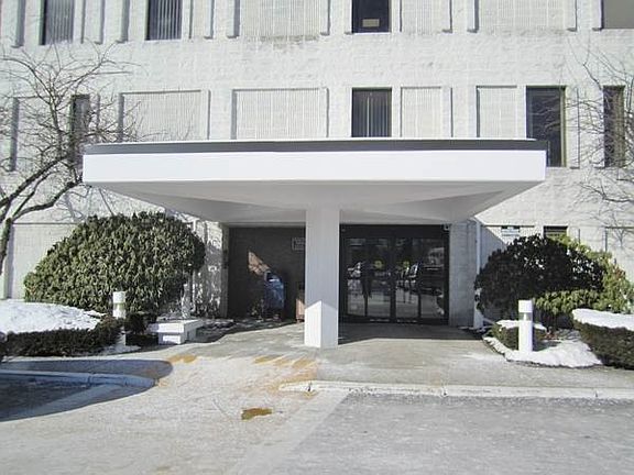 4th image of 6 Essex Center Dr Ste 304