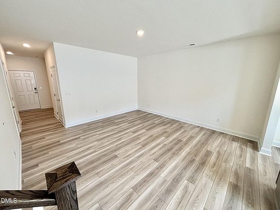 5th image of 202 Carnaby Ln #132