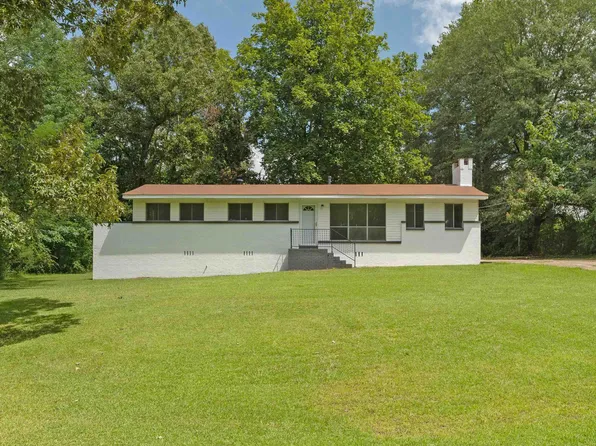 690 Dates Cir, Bessemer, AL 35023