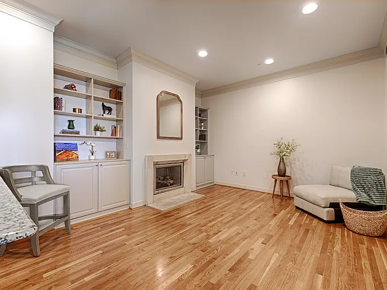 2828 Hood St #1008 — Photo 5