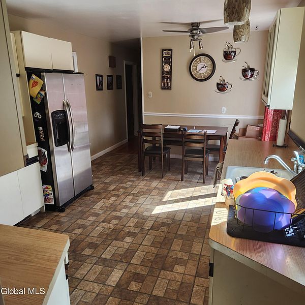 5th image of 4 Holly Lane