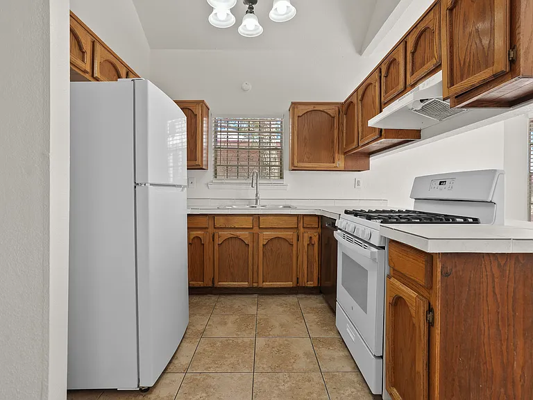 9321 Chantilly Dr — Photo 7
