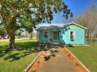 201 Wilkes St, Smithville, TX 78957