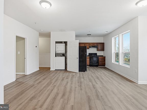 3rd image of 2205 16th St SE