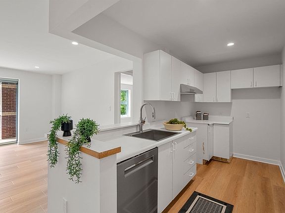 4th image of 273 Cambridge Rd APT 205