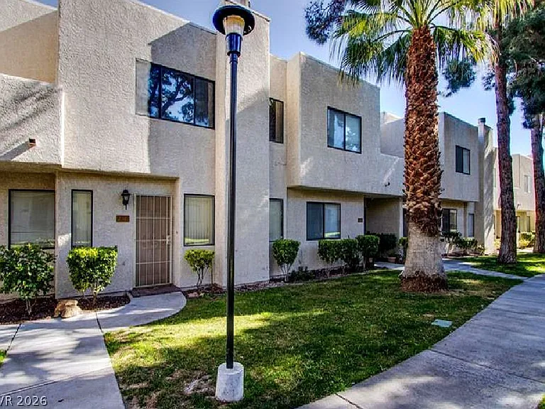 2631 Aracatuba Ave — Photo 1