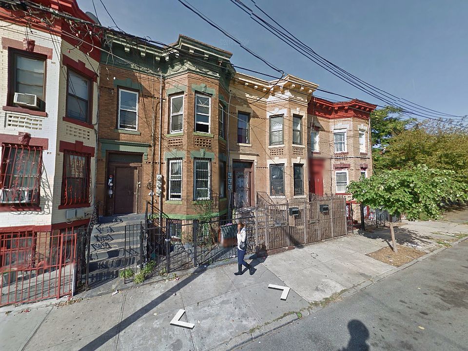 2nd image of 398 Elton St