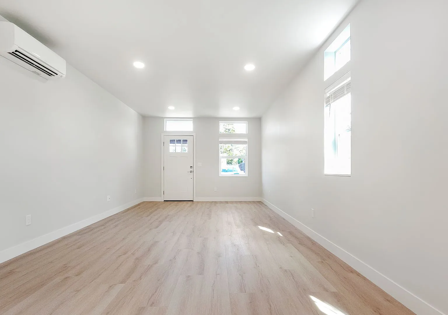 Modern North Beacon Hill Home with Updated Finishes and Great Amenities — Photo 4