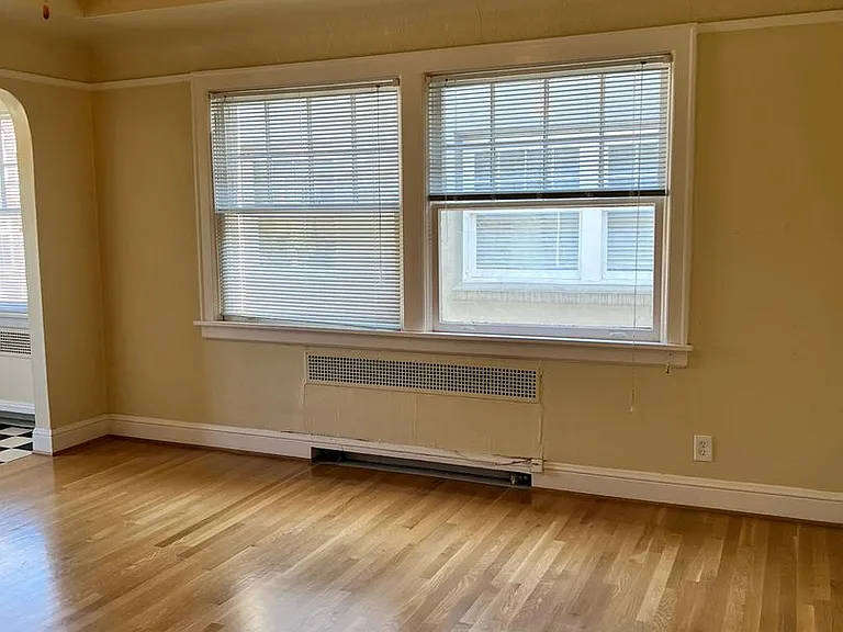 Flanders Apartments — Photo 25
