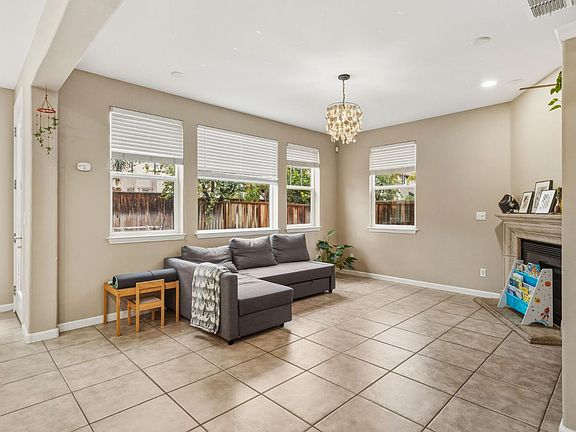 5th image of 431 N Lafayette Ct