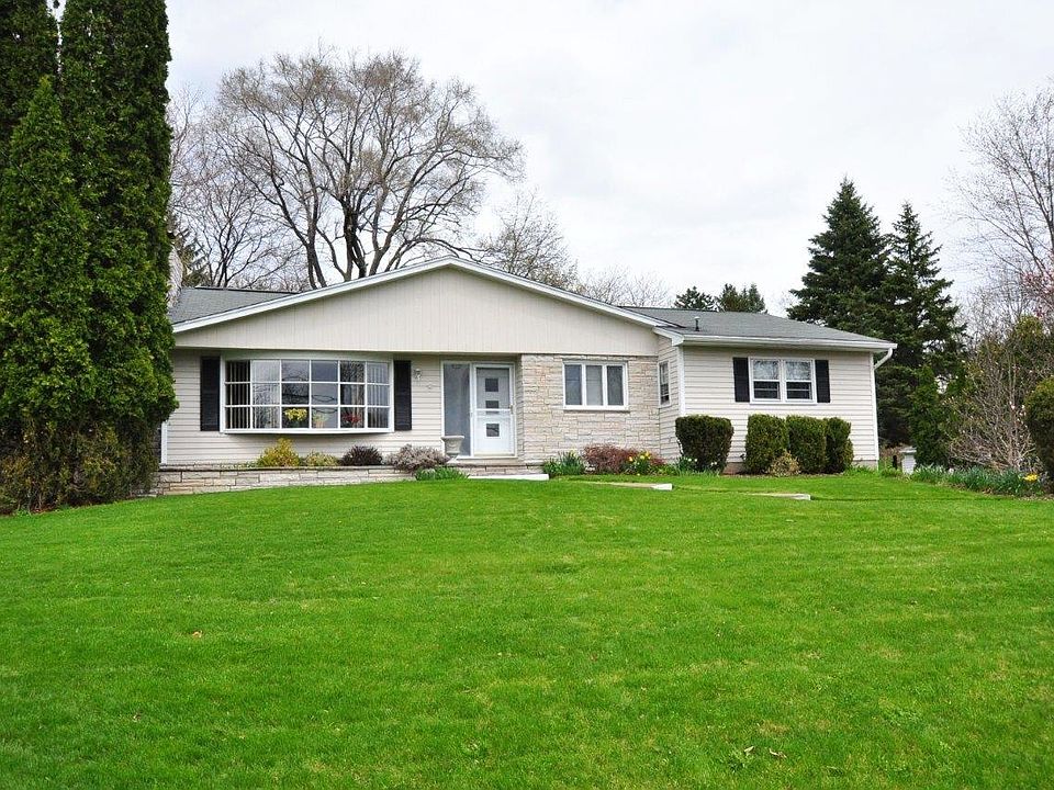 1st image of 68 Hillcrest Dr