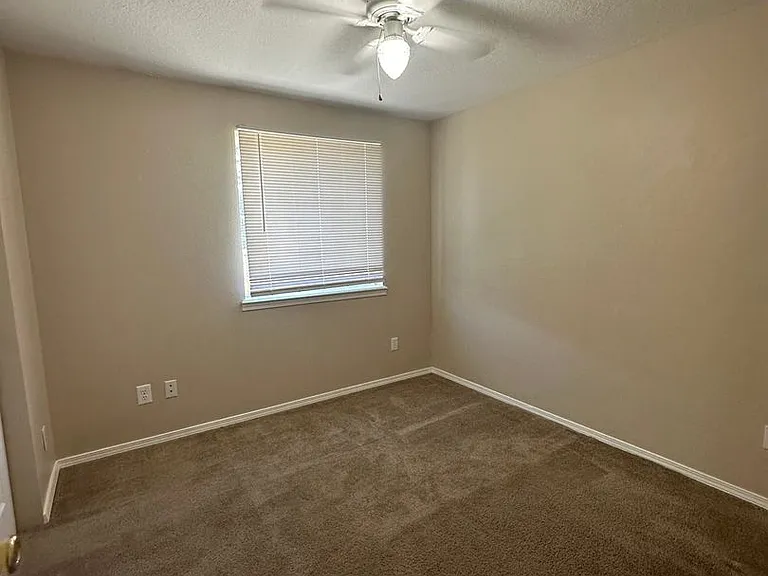 3025 SW Reindeer Ave — Photo 10