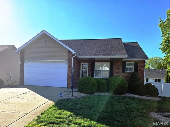 59 Julie Dr, Glen Carbon, IL 62034