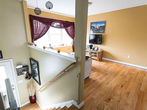 2nd image of 2 Clancy Ave