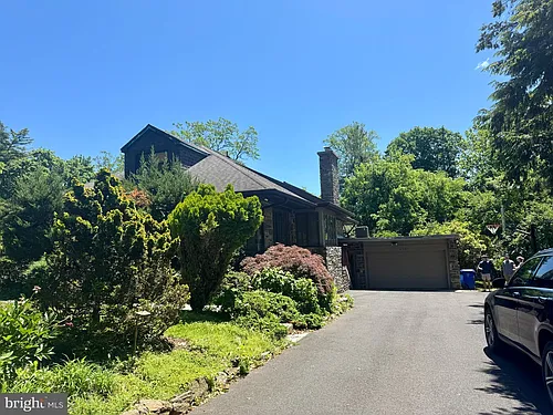 8233 Fairview Rd Photo 1