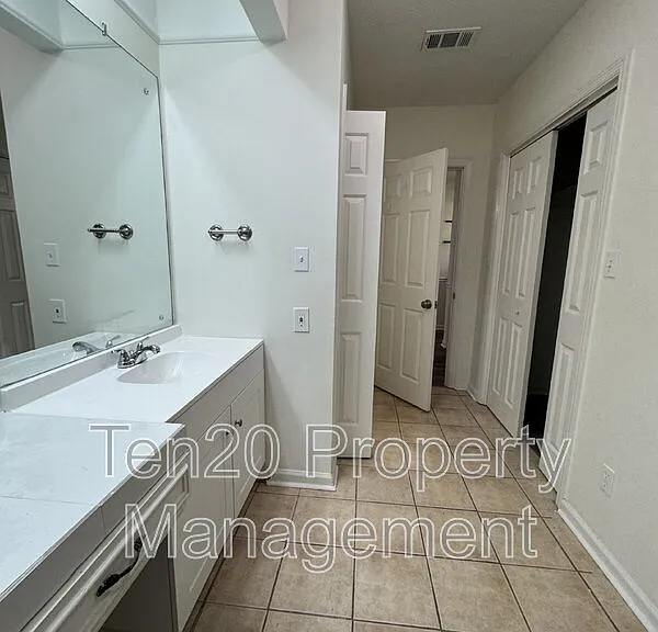4702 Harbin St — Photo 12