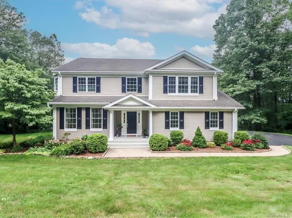 29 Boxwood Lane, New Milford, CT 06776
