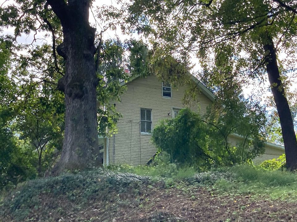 2nd image of 44 Buttzville Rd
