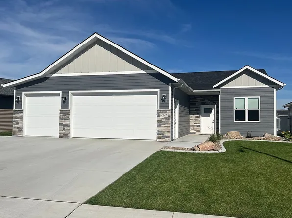 2122 34th Ave SE, Mandan, ND 58554