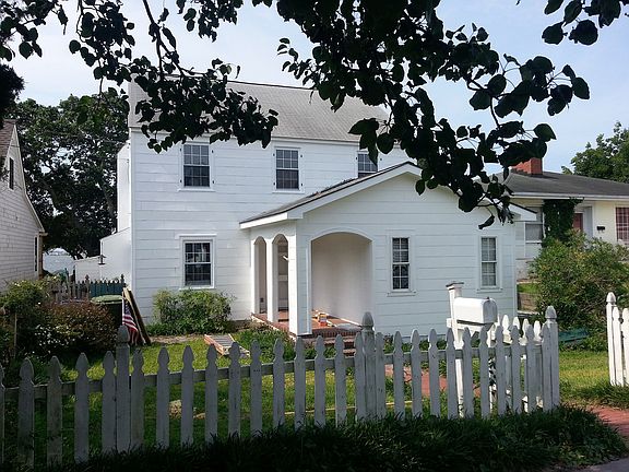 2nd image of 3001 Evans St