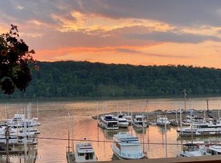 1913 Rivers Landing Dr, Prospect, KY 40059