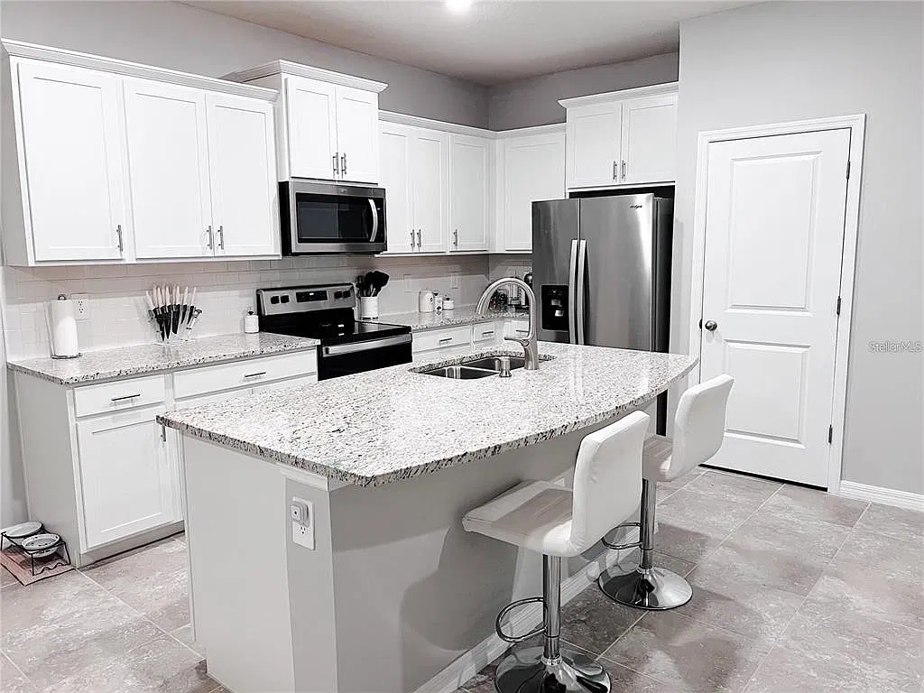 3 bed, 2.5 bath, 1673 sqft, $2,550 — Photo 2