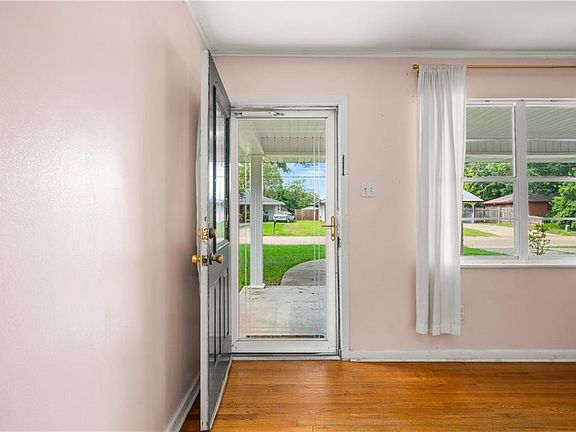 4th image of 309 Eola Dr