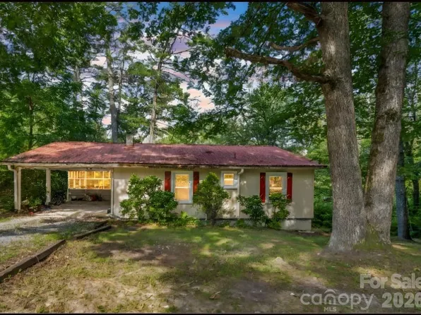 62 Kinard Ln, Penrose, NC 28766