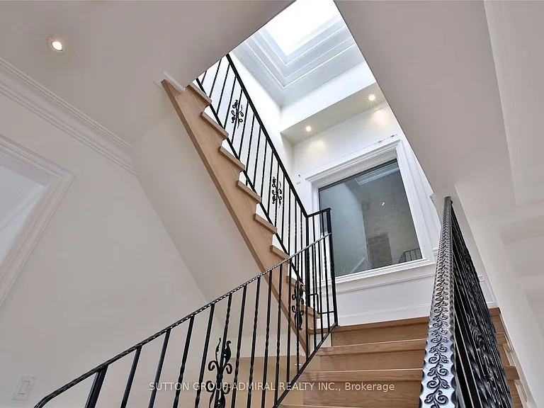 305 Finch Ave E — Photo 11