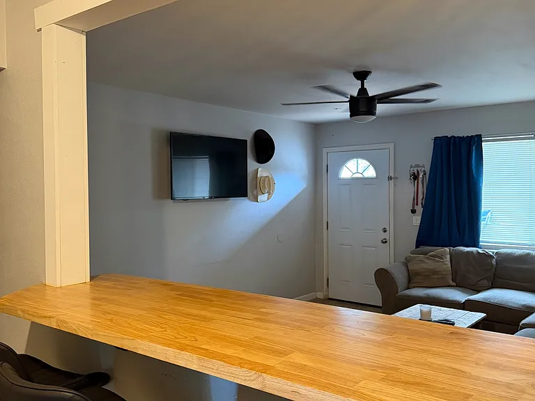 Pass through Bar (Dining area/ Kitchen)