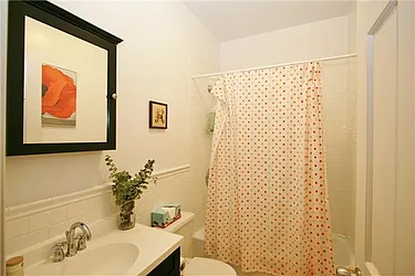 Rented by R New York