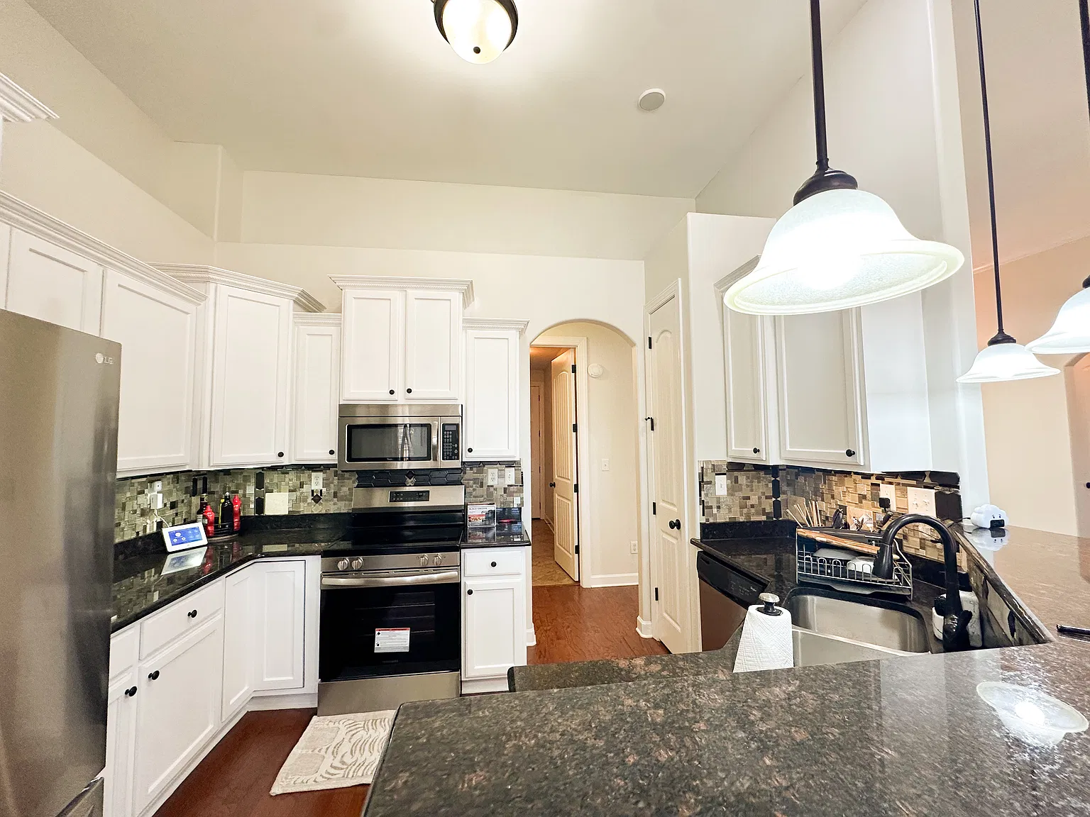 5 bed, 2530 sqft, $2,600 — Photo 4