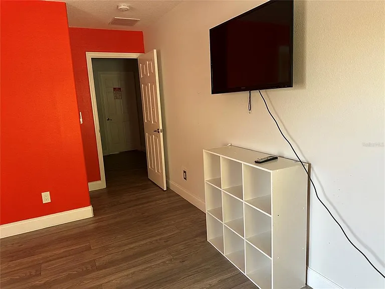 10018 Chorlton Cir — Photo 48