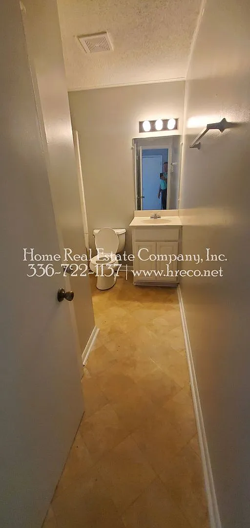 725 Akron Drive Apt P — Photo 1