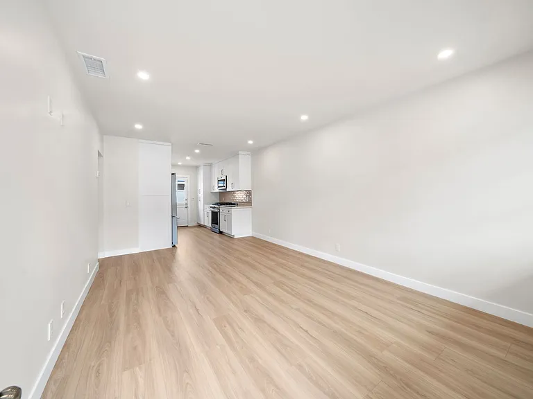 1805 Clay St — Photo 2