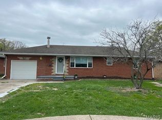 5714 Humbert Rd, Godfrey, IL 62035