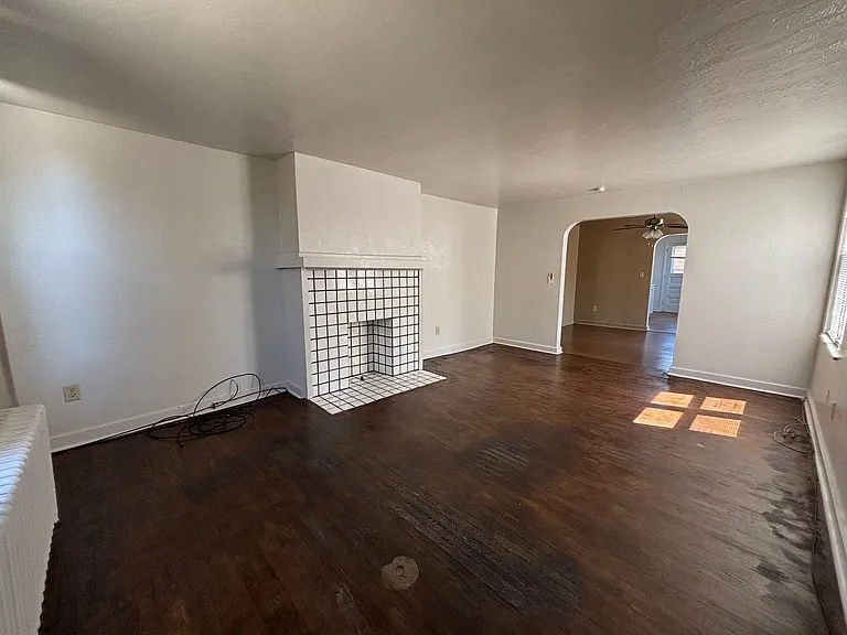 1300 Kelton Ave — Photo 12
