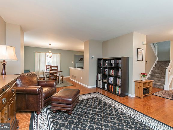 5th image of 17 Canterbury Dr