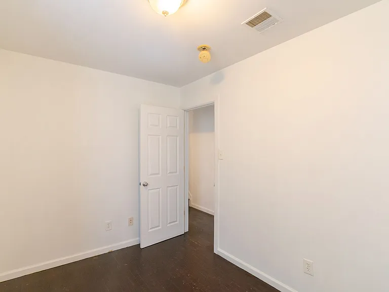 305 N 41st St — Photo 11