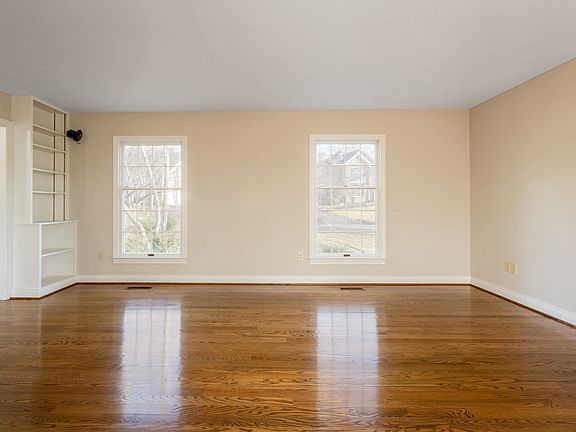 4th image of 648 Wyndham Woods Cir