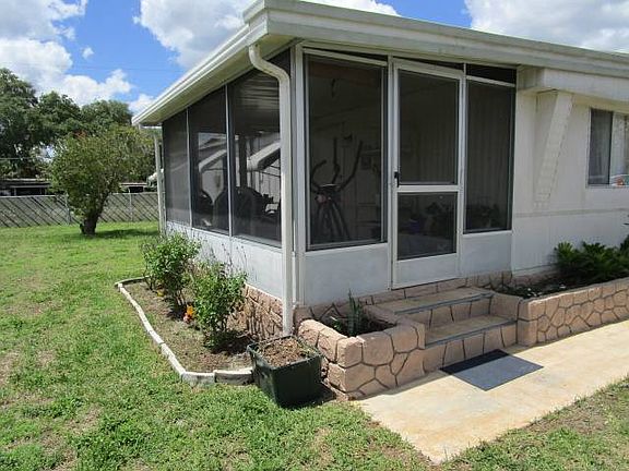 3rd image of 16075 Saint Johns Cir