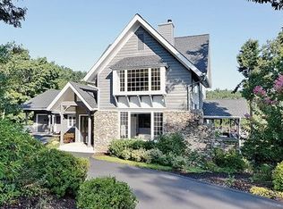 127 Ridge Ln, Flat Rock, NC 28731