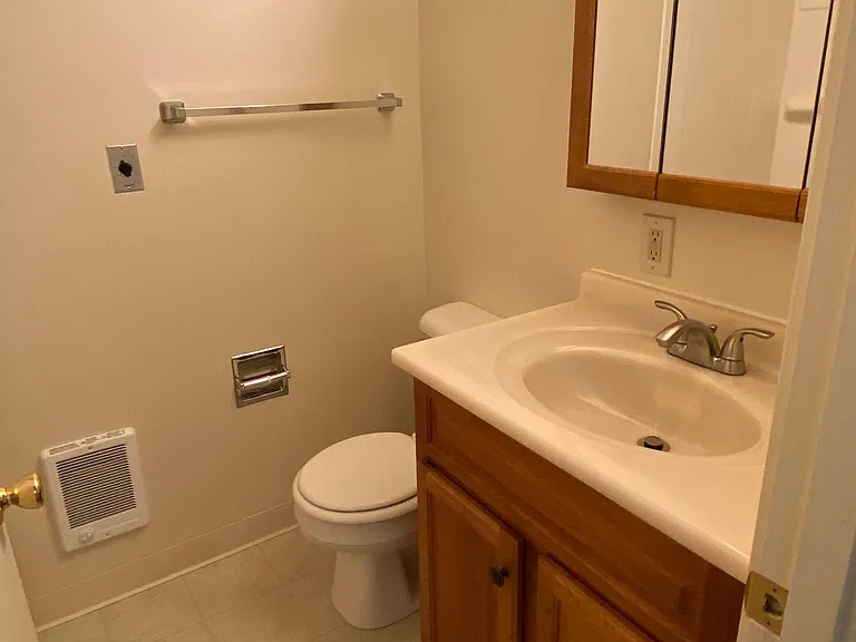 400 W Roy St #401 — Photo 9
